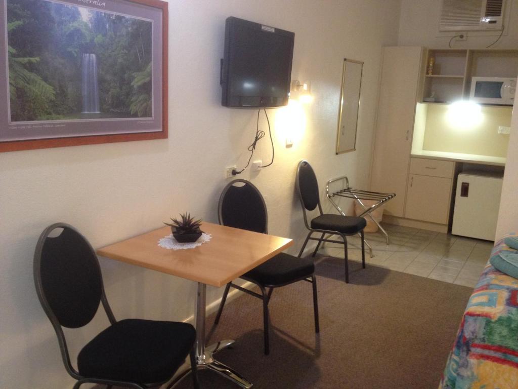 Cobb Inlander Motel Хэй Номер фото